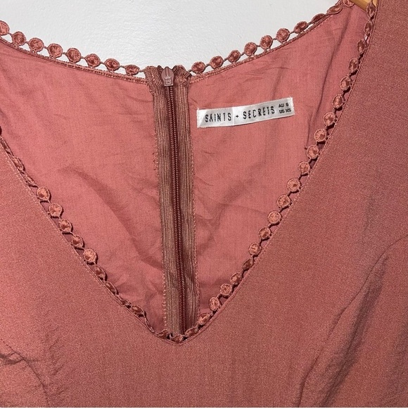 Saints + Secrets Dress Women's Size XS Rose Taupe Crochet Cut Out 3/4 Sleeves - Picture 7 of 8